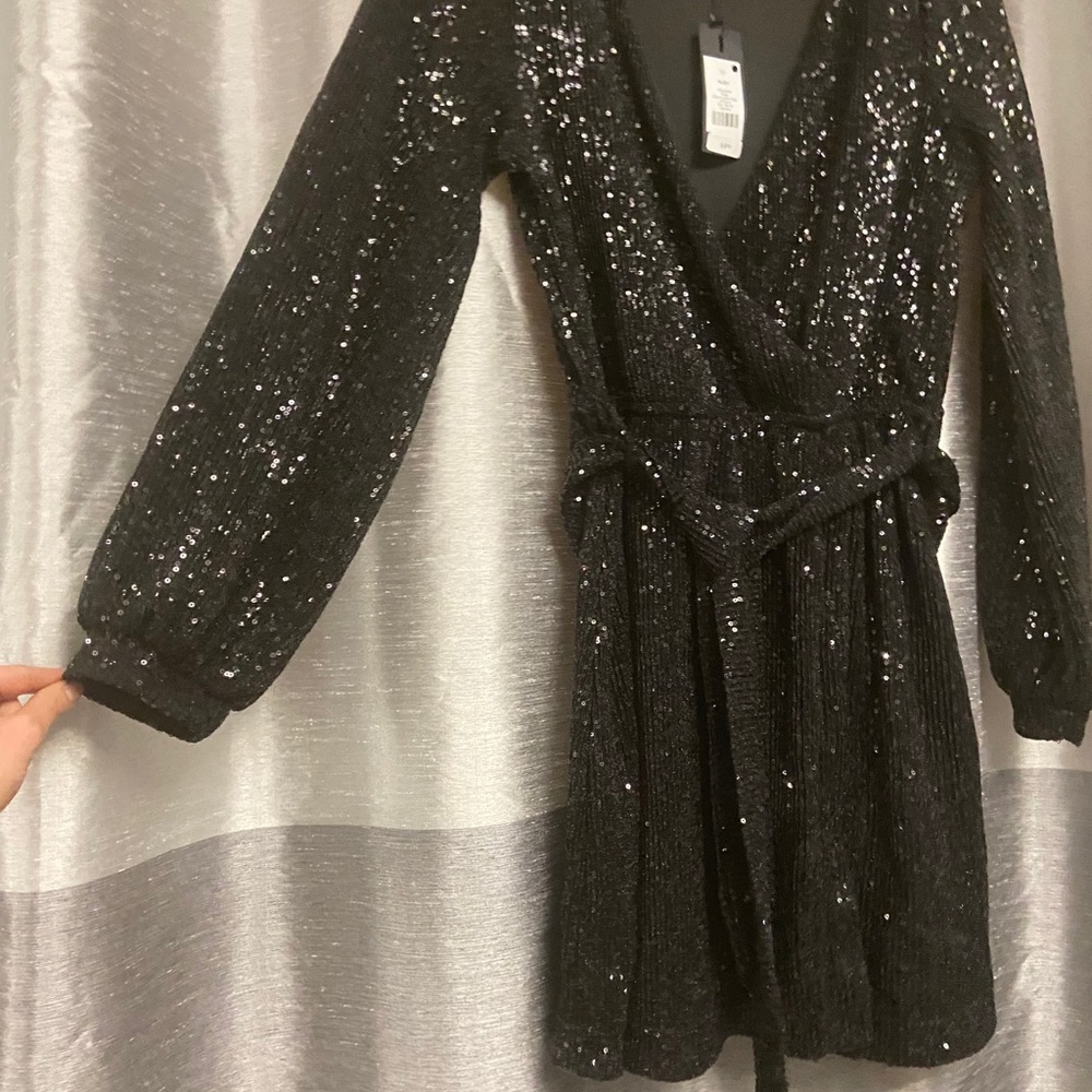 DYNAMITE M Sequin Dress Black